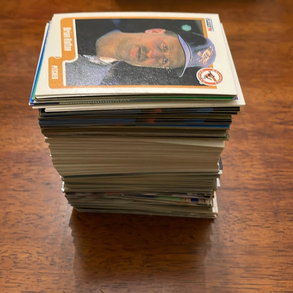 A whole bunch of baseball cards